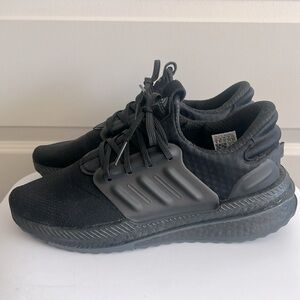 Men’s Black Adidas Boost Size 9 Excellent Condition!